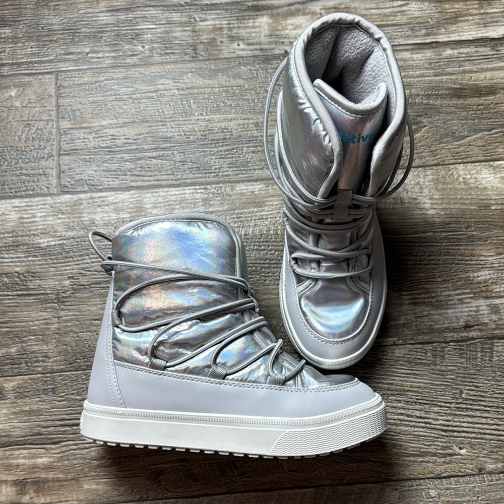 Native Silver Insulated Boots with Velcro Straps, J3